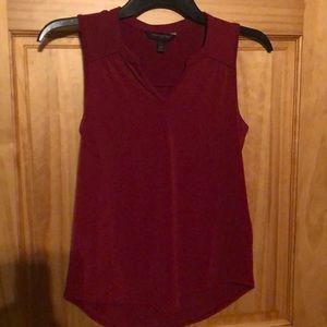 Silky/spandex material, sleeveless, V neck top.